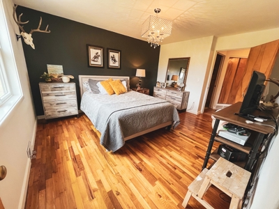 Gorgeous Home With Acreage On Outskirts Of Lewistown - image 17