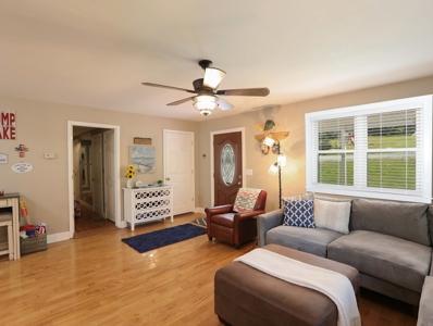 Cumberland Riverfront home for sale in Somerset Kentucky - image 2