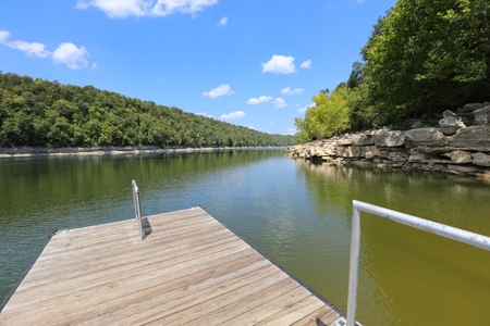 Cumberland Riverfront home for sale in Somerset Kentucky - image 36