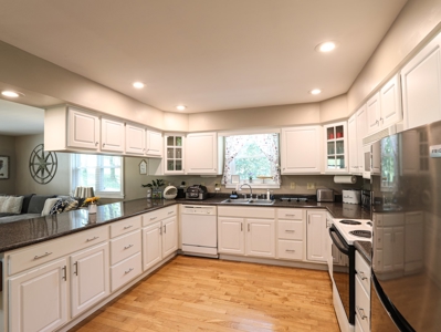 Cumberland Riverfront home for sale in Somerset Kentucky - image 6