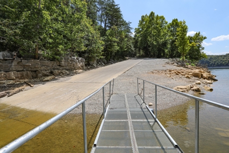 Cumberland Riverfront home for sale in Somerset Kentucky - image 37