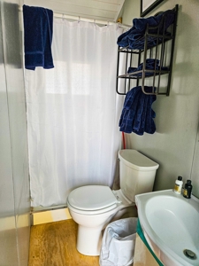 Sto-Away  Rental Business With Laundromat In Hinsdale Mt - image 5