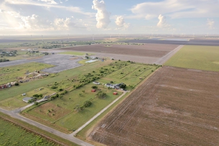 Serene Country Living 3 Bedroom/ 2 Bathroom  in Taft, TX - image 1