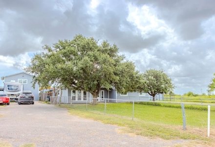 Serene Country Living 3 Bedroom/ 2 Bathroom  in Taft, TX - image 2