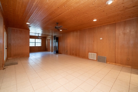 Country Home Located by Lake O' The Pines Avinger TX - image 29