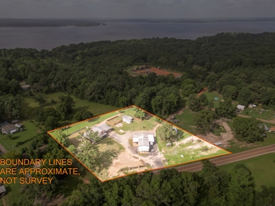 Country Home Located by Lake O' The Pines Avinger TX - image 4