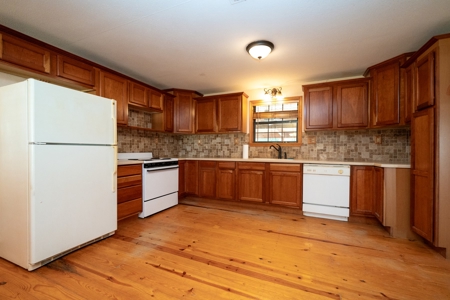 Country Home Located by Lake O' The Pines Avinger TX - image 28