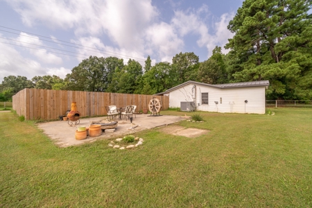 Country Home Located by Lake O' The Pines Avinger TX - image 9