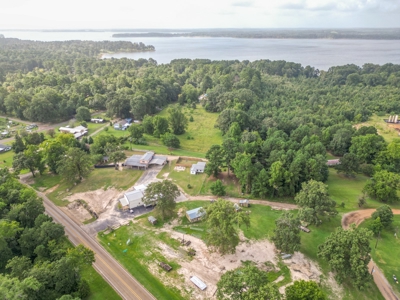 Country Home Located by Lake O' The Pines Avinger TX - image 2