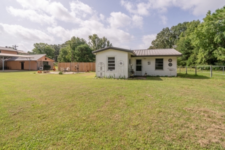Country Home Located by Lake O' The Pines Avinger TX - image 7
