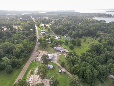 Country Home Located by Lake O' The Pines Avinger TX - image 3