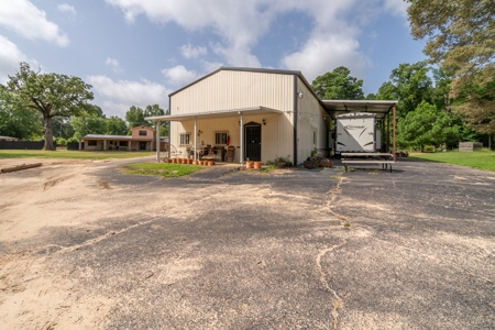 Country Home Located by Lake O' The Pines Avinger TX - image 1