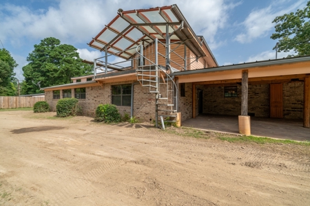 Country Home Located by Lake O' The Pines Avinger TX - image 11