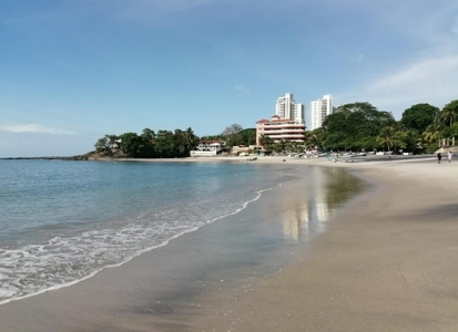 Lot on main road, near the sea in Nueva Gorgona - image 1