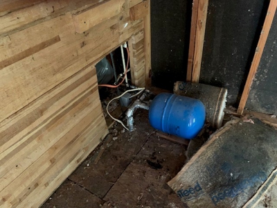 Mountain Springwater Fed Homestead - image 16