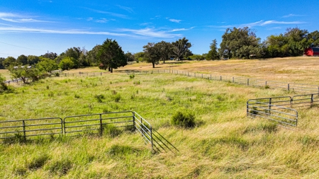 50 Acres 3Br-3Ba Brick - Horse Stalls Working Pens Tack Room - image 38