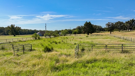 50 Acres 3Br-3Ba Brick - Horse Stalls Working Pens Tack Room - image 39