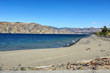 Dream Lake Cabin on Lake Roosevelt in Coveted Hanson Harbor! - image 8