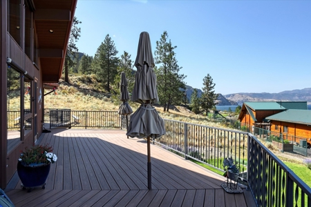 Dream Lake Cabin on Lake Roosevelt in Coveted Hanson Harbor! - image 2