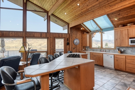 Dream Lake Cabin on Lake Roosevelt in Coveted Hanson Harbor! - image 31