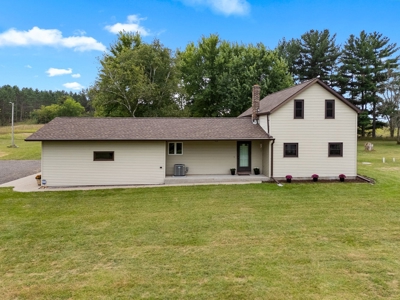 Charming Farmhouse on 3.94 Acres in Portage, Wisconsin - image 28