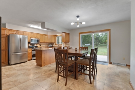 Charming Farmhouse on 3.94 Acres in Portage, Wisconsin - image 4