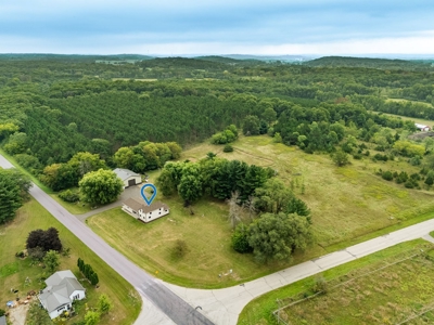 Charming Farmhouse on 3.94 Acres in Portage, Wisconsin - image 2