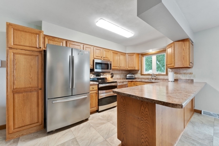 Charming Farmhouse on 3.94 Acres in Portage, Wisconsin - image 6