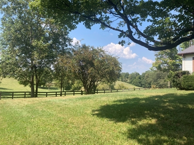 Home in town for sale in Glasgow, Kentucky - image 2