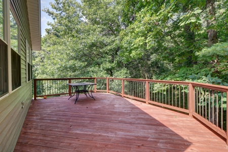 NW IL private home in the woods - image 38