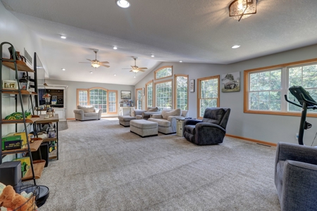 NW IL private home in the woods - image 10