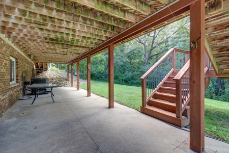NW IL private home in the woods - image 31