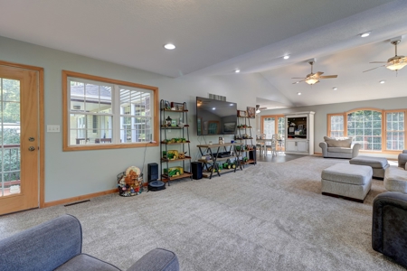 NW IL private home in the woods - image 11