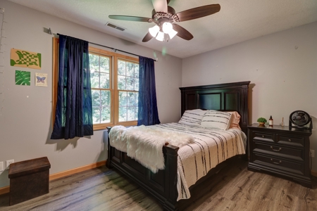NW IL private home in the woods - image 25