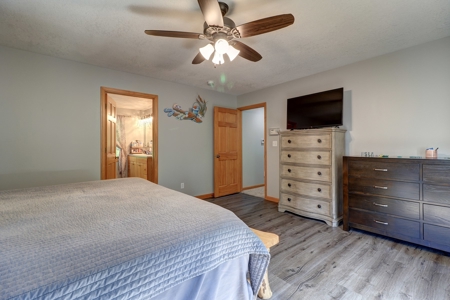 NW IL private home in the woods - image 19