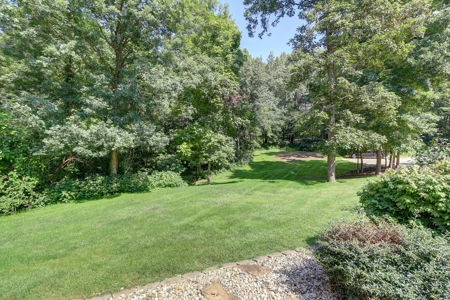 NW IL private home in the woods - image 40