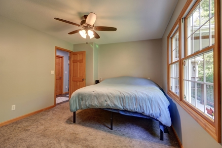 NW IL private home in the woods - image 13