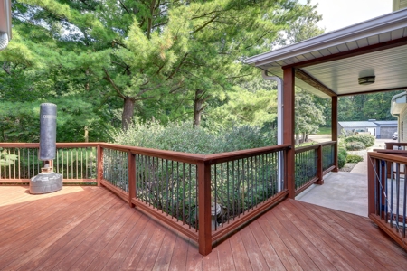 NW IL private home in the woods - image 39