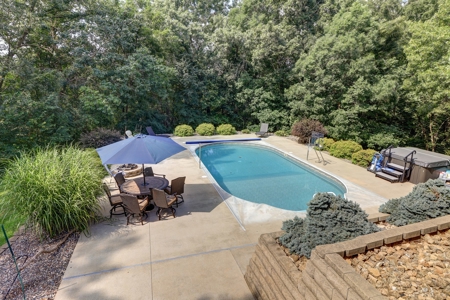 NW IL private home in the woods - image 36