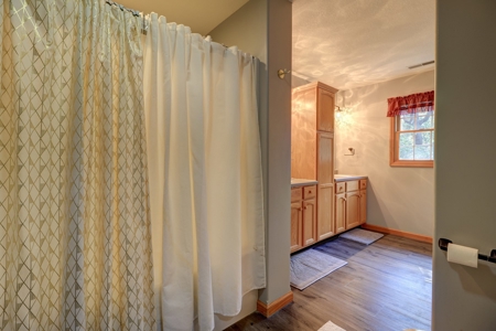 NW IL private home in the woods - image 24