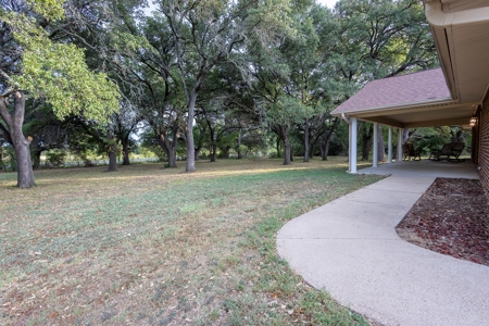 Custom Built Ranch Style Home on 5 Acres in Waco - image 29