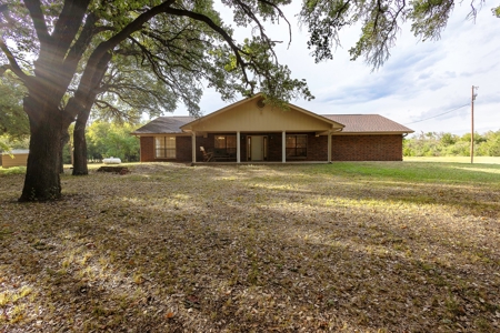 Custom Built Ranch Style Home on 5 Acres in Waco - image 1