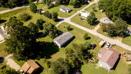 Home in Town for Sale in Mammoth Springs Arkansas - image 12