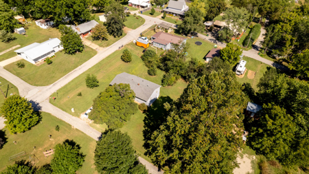 Home in Town for Sale in Mammoth Springs Arkansas - image 11