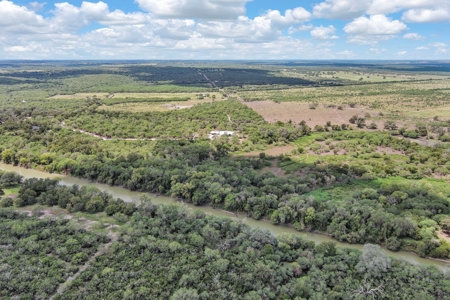 Custom Home on approx. 53 Acres with Nueces River Frontage - image 15