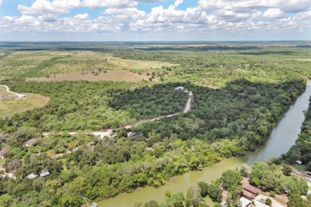 Custom Home on approx. 53 Acres with Nueces River Frontage - image 14