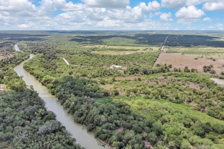 Custom Home on approx. 53 Acres with Nueces River Frontage - image 13