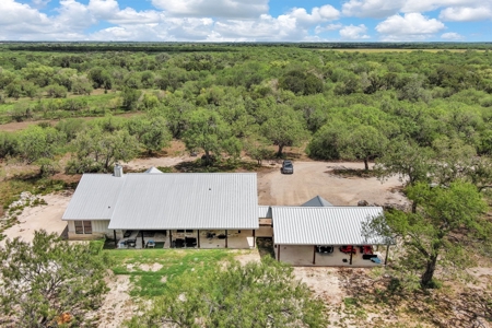 Custom Home on approx. 53 Acres with Nueces River Frontage - image 10