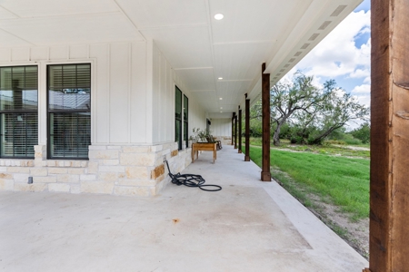 Custom Home on approx. 53 Acres with Nueces River Frontage - image 8