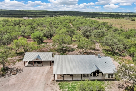 Custom Home on approx. 53 Acres with Nueces River Frontage - image 9